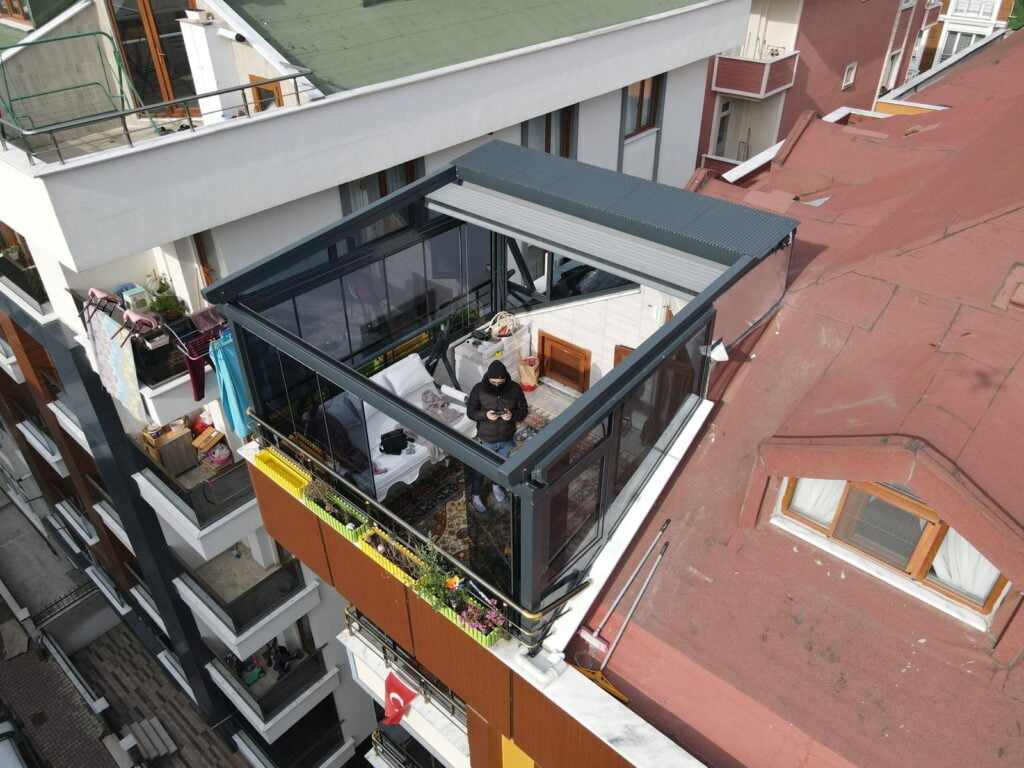 hareketli pergola ve cam balkon uygulamasi
